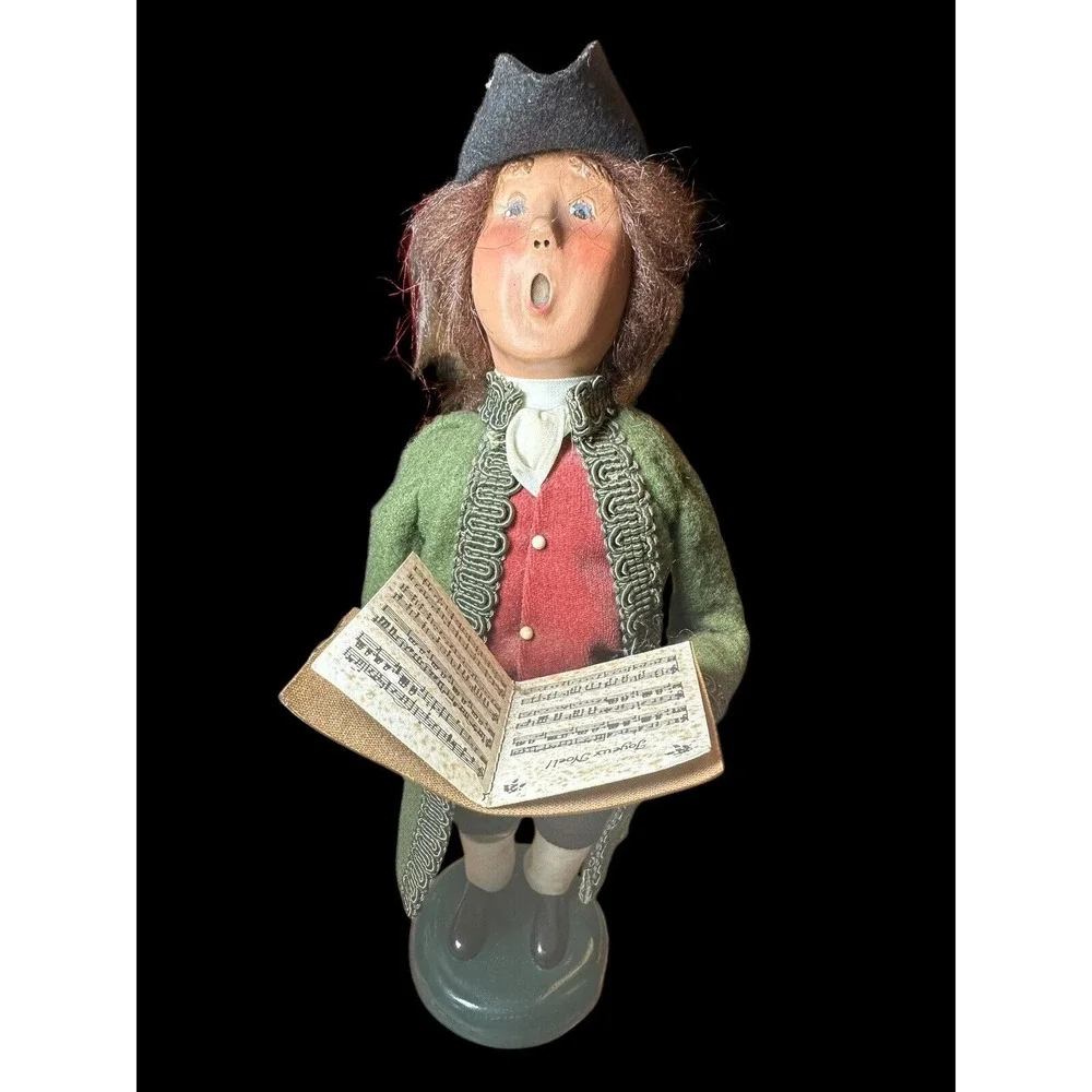 Byers Choice Caroler Cries of London 1999 Man Caroler Music‎ Book Patriot Hat